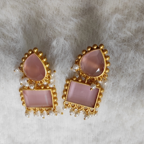 Matte Gold Rose Quartz Earrings - Picture 4 of 7